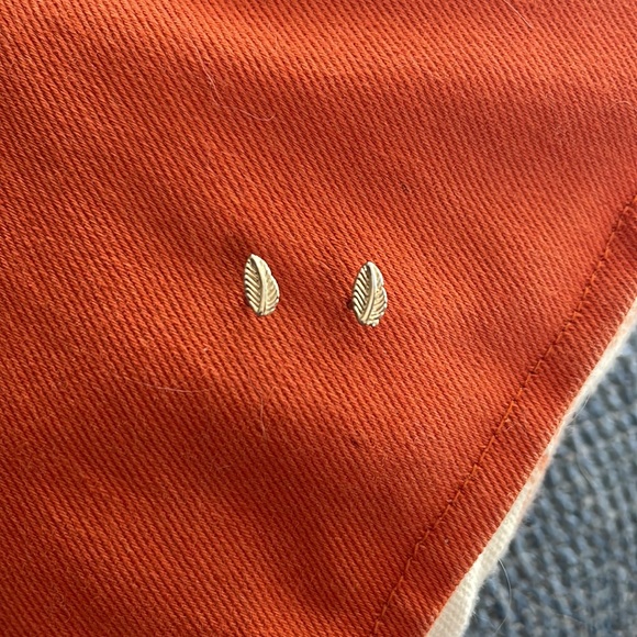 Teeny tiny earring bundle! Duo of dainty Anthropologie studs - leaf and crystal - Picture 3 of 5